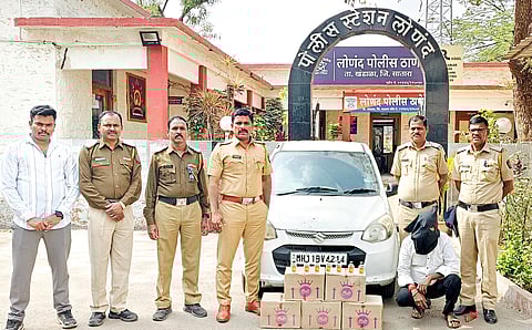 लोणंद - लोणंदला पावणेपाच लाखाची दारू जप्त.