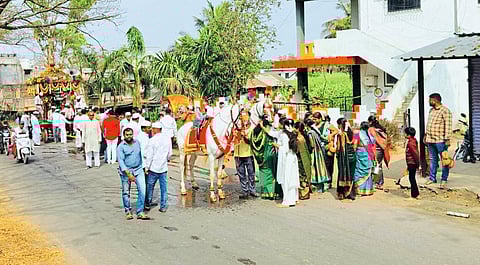 विंग. कोळेत वार्षिक यात्रेनिमित्त रथोत्सव