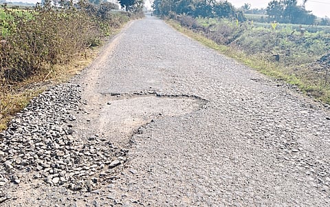 सविंदणे- कवठे येमाई रस्त्याचे काम रखडले