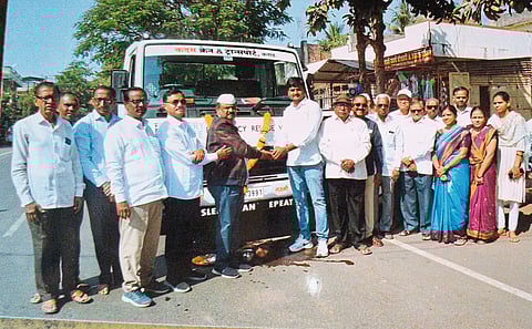 मलकापूर गजानन नागरी पतसंस्था वाहन वितरण