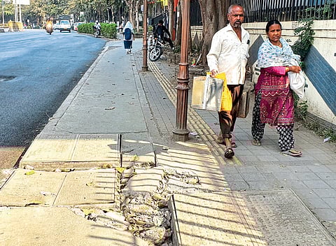 गटार, पदपथ खचल्याने अपघाताचा धोका