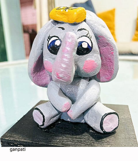 शेणाच्या पर्यावरणपूरक कलात्मक वस्तू सातासमुद्रापार