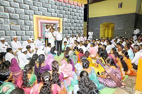 दीपक खैरे यांच्याकडून 
विकासकामांद्वारे संपर्क