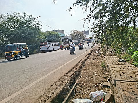 साईटपट्ट्या न भरल्याने अपघाताचा धोका