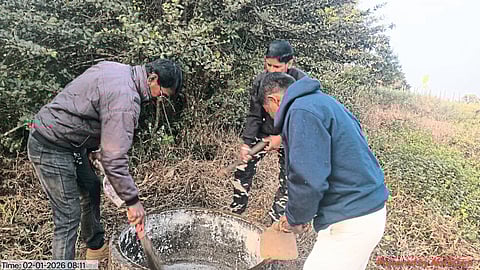 कास - कास पठार परिसरातील कृत्रिम पाणवठ्यांची साफसफाई....