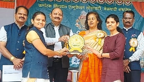 ''सिल्व्हर''च्या विद्यार्थ्यांना  शिष्यवृत्तीचे वितरण