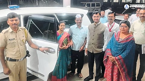 Rare Gesture by District Collector Wins Hearts at Retirement Ceremony