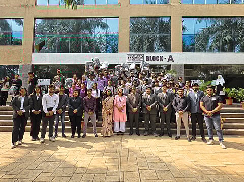 अलार्ड विद्यापीठात यिन क्लबची स्थापना
यिन क्लबची स्थापना