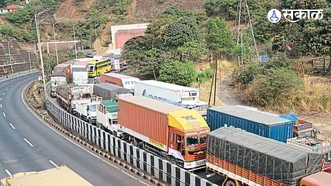 Mumbai-Pune Expressway Traffic jam 