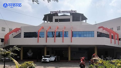 Senior corporators observe