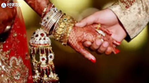 Shock in Solapur: 16-Year-Old Girl Takes Extreme Step with Boyfriend