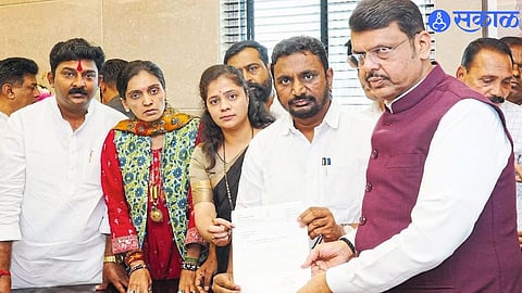 Plane Crash Row: Mitkari Raises Issue, Fadnavis Promises Investigation