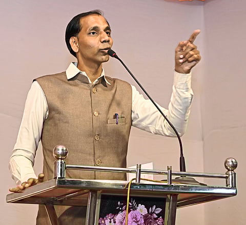 निर्भयपणे संकटांना सामोरे 
जाणाऱ्यांचेच जीवनगाणे सुरेल