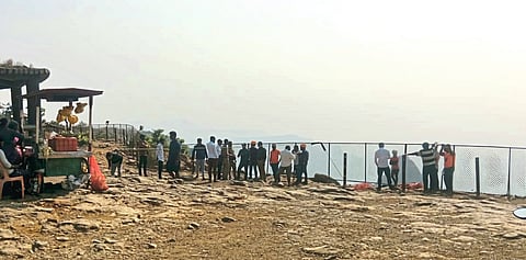 वाढत्या आत्महत्यांच्या घटनांनी 
पर्यटनस्थळांवर काळी छाया