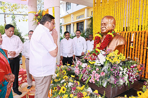 ओतूरमध्ये विलासराव तांबे यांना अभिवादन