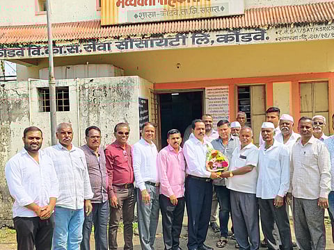 <slug- कोंडवे -  कोंडवे सोसायटीच्या चेअरमनपदी अनिल निंबाळकर यांची बिनविरोध निवड   /slug> व्हाईस चेअरमनपदी भरत चोरगे यांची वर्णी