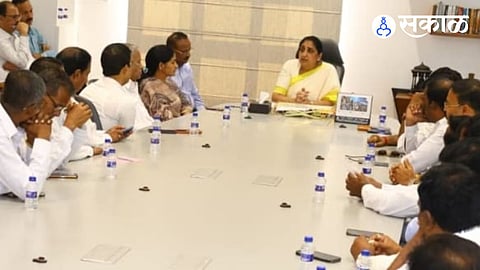 malegaon sugar factory meeting with sunetra pawar