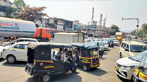 वाहतूक कोंडीच्या वेळी पोलिस ‘भूमिगत’