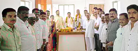 लोणंद - सेवा सोसायटीचे सुरेश शेळके चेअरमन.