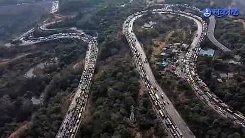 'मुंबई पुणे एक्सप्रेस वे'वर वाहतूक कोंडीतही टोल वसुली, मनसेच्या दणक्यानंतर पैसे परत करण्याचं IRBचं आश्वासन