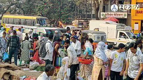 chakan traffic jam by hawkers