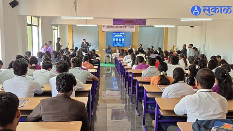 Students interact with mentors during the ‘Great Bhet’ civil services guidance session.