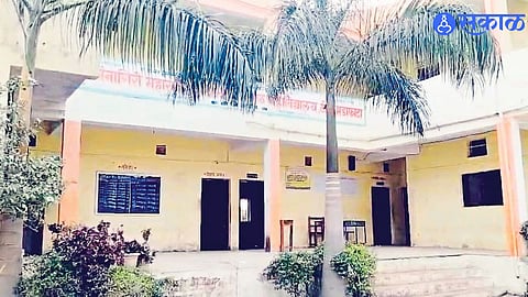 Officials investigate exam centres in Washim after identical answer sheets raise copying concerns.