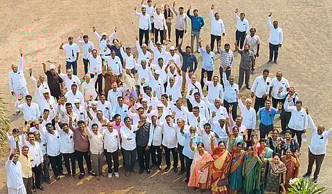 महर्षी वाल्मिकी विद्यालय, वाल्हे येथे माजी विद्यार्थ्यांचा महामेळावा उत्साहात ; महर्षी वाल्मिकी विद्यालय, वाल्हे मध्ये पिढ्यांचा स्नेहमेळावा