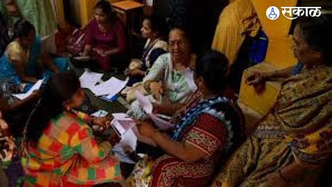 Beneficiaries checking their application status under the Ladki Bahin scheme in Satara district.