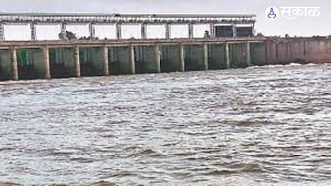 Dry farmlands in South Maharashtra after water supply from Umarani barrage was reportedly halted.