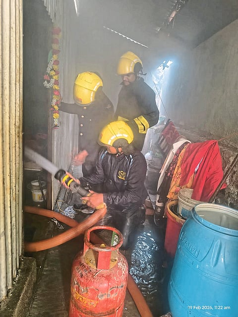 वानवडीत चिमटा वस्तीत भीषण आग