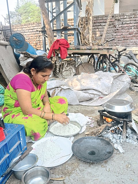 ‘आता मुलाला काय खाऊ घालू, कसं जगू...’