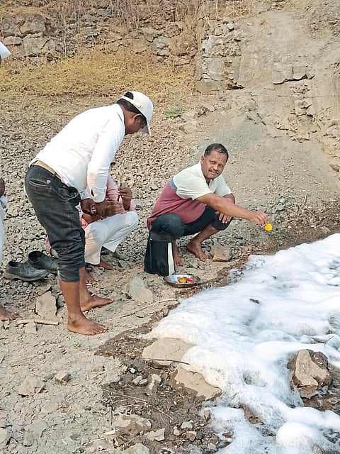 शिरसगाव काट्यात पोहोचले 
चासकमान कालव्याचे पाणी