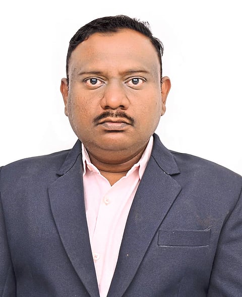 डॉ. तुषार ओरपे यांना 
अकाउंट्समध्ये पीएच.डी.