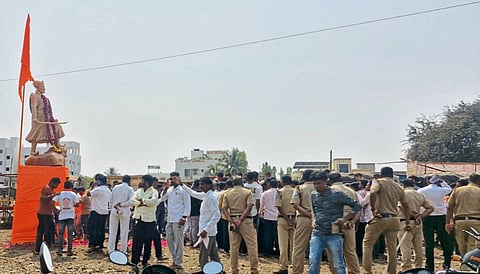 मोहोळ बस स्थानक परिसरात तणावपूर्ण शांतता, पोलीस प्रशासनाचे शांततेचे आवाहन