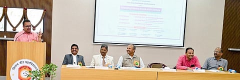 वाई:-भाषा माणसाला समृद्ध बनवते: मदन भोसले. ''किसन वीर''मध्ये भाषा विषयांवरील राष्ट्रीय चर्चासत्र उत्साहात संपन्न.