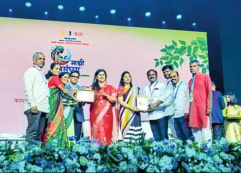 कामती खुर्द ग्रामपंचायतचा माझी वसुंधरा अभियानात राज्यात दुसरा क्रमांक