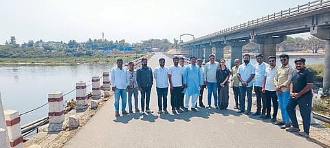 नीरेतील ऐतिहासिक पूल वाचवण्यासाठी आंदोलन