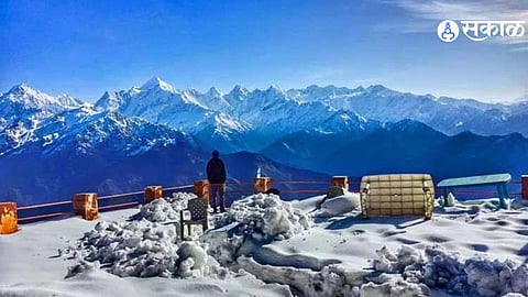 Snow-covered hills and frozen waterfalls give this village a breathtaking ‘Mini Switzerland’ look during peak winter.