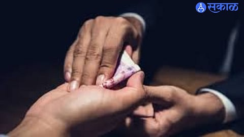 ₹10,000 Bribe Demand Leads to Arrest of Panchayat Samiti Official in Malshiras
