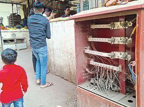 भोसरीत धोकादायक डीपी