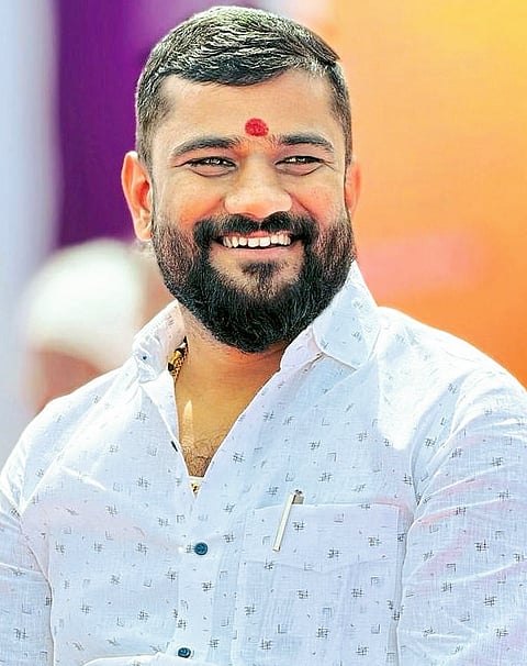 अक्कलकोटचे नगराध्यक्ष मिलन कल्याणशेट्टी यांची विशेष मुलाखत :