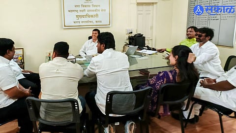 BJP corporators meet Chief Officer in Karad over alleged irregularities in garbage van contractor payments.