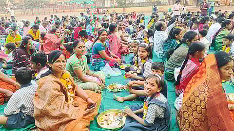 ज्ञानेश्वर प्रशालेत 
मातृ-पितृ पूजन