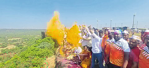 काऊदऱ्यात भाविकांकडून निसर्गपूजा