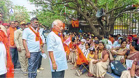 Bharatiya Mazdoor Sangh workers protesting