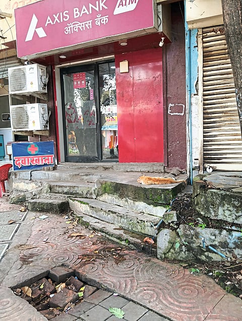 पदपथ चालण्यासाठीच
अधिक धोकादायक