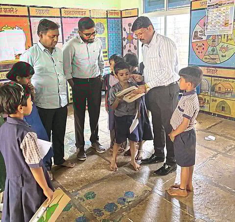 शिक्षणाधिकाऱ्यांकडून 
भोरच्या शाळांची पाहणी