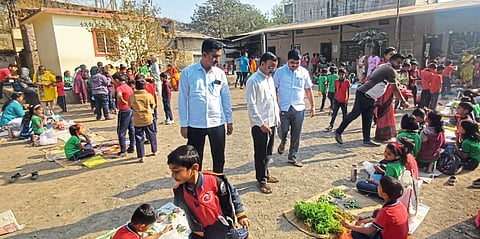 नसरापुरातील शाळेत 
भरला आठवडे बाजार