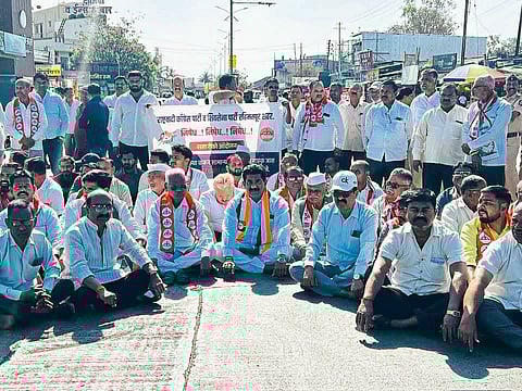 रहिमतपूर येथे रस्ता रोको आंदोलन; निकृष्ट कामांबाबत ठेकेदार व प्रशासनाविरोधात संताप